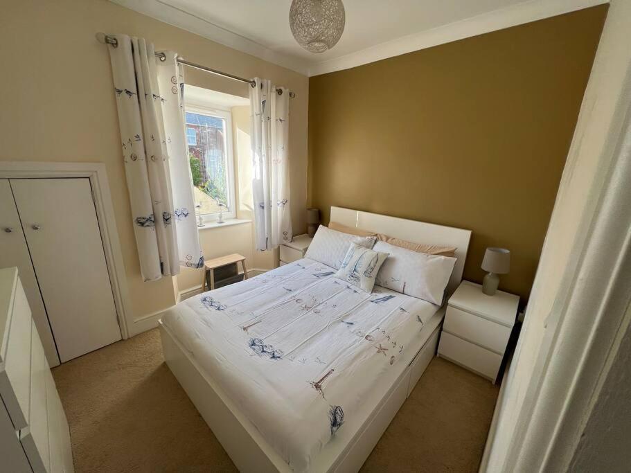 Fantastic 3 Bedroom Holiday Home Millport Bagian luar foto