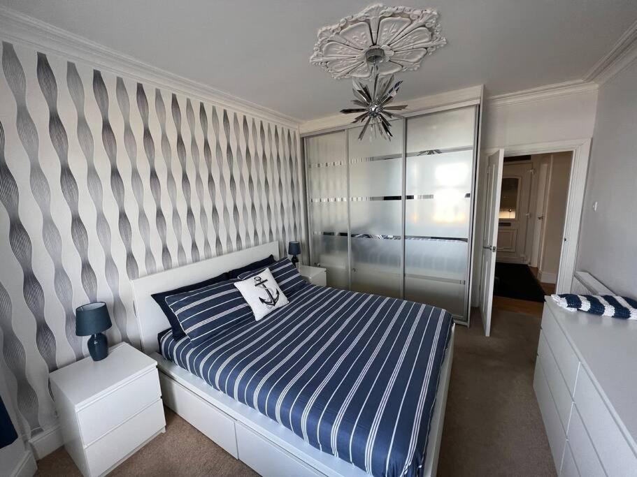 Fantastic 3 Bedroom Holiday Home Millport Bagian luar foto