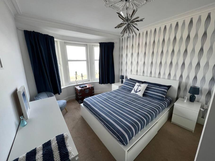 Fantastic 3 Bedroom Holiday Home Millport Bagian luar foto