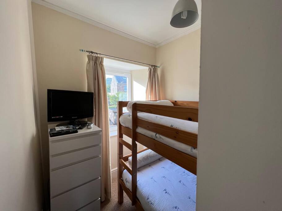 Fantastic 3 Bedroom Holiday Home Millport Bagian luar foto