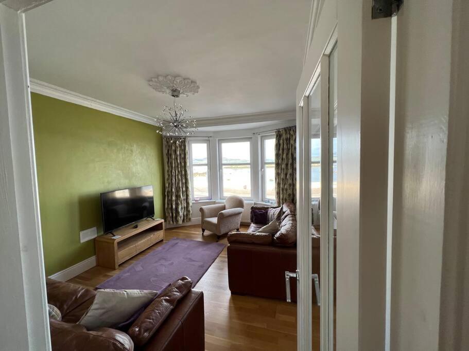 Fantastic 3 Bedroom Holiday Home Millport Bagian luar foto