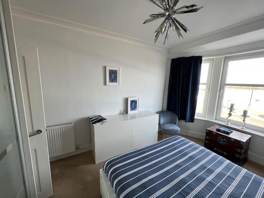 Fantastic 3 Bedroom Holiday Home Millport Bagian luar foto
